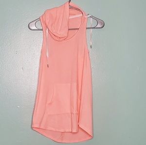 Lightweight hooded tank